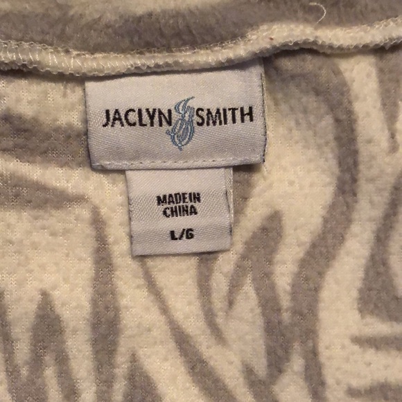 NWOT Jaclyn Smith Sleep Shirt. Gray/Off White. Pink piping detail.  Large. Soft - Picture 6 of 14